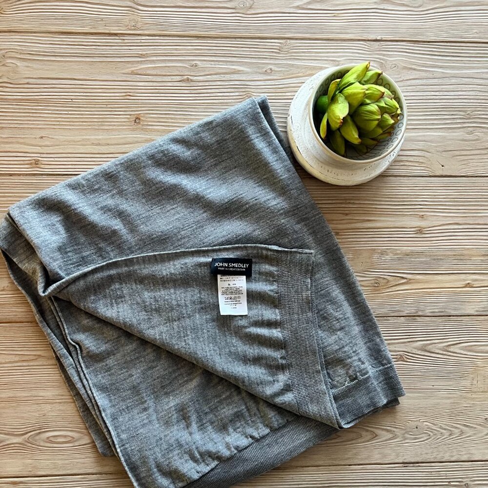 John Smedley 100% Merino Wool Scarf – Made in Great Britain | Extra-Fine Knit - Picture 4 of 5